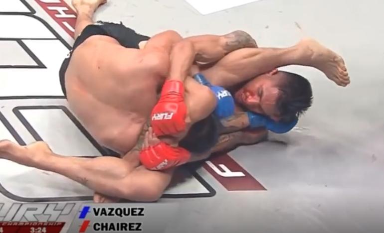 令人震惊的时刻裁判没有看到 MMA 战斗机已经昏倒并允许回合继续让球迷感到恶心