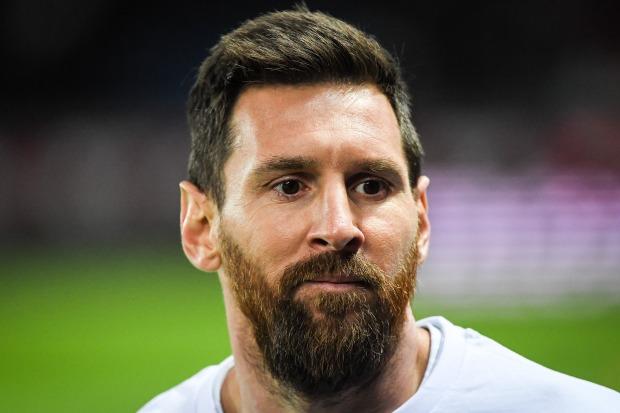 莱昂内尔·梅西 (Lionel Messi) 的父亲打破沉默，传言称他将以 6 亿英镑的价格退出巴黎圣日耳曼并搬到沙特阿拉伯
