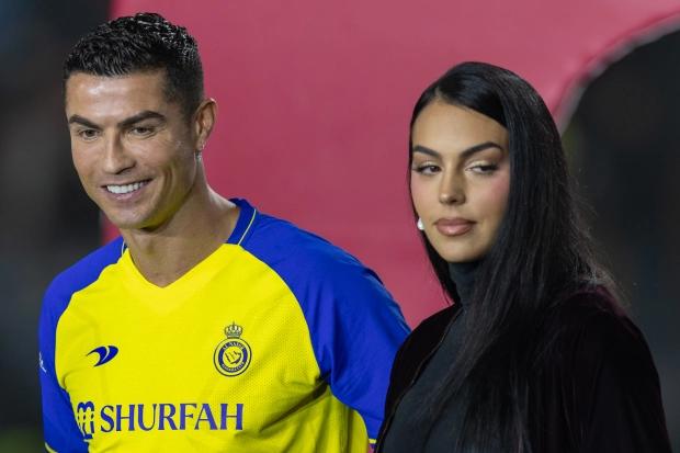 乔治娜·罗德里格斯 (Georgina Rodriguez) 首次看到克里斯蒂亚诺·罗纳尔多 (Cristiano Ronaldo) 作为每小时 10 英镑的店员时，反应惊人