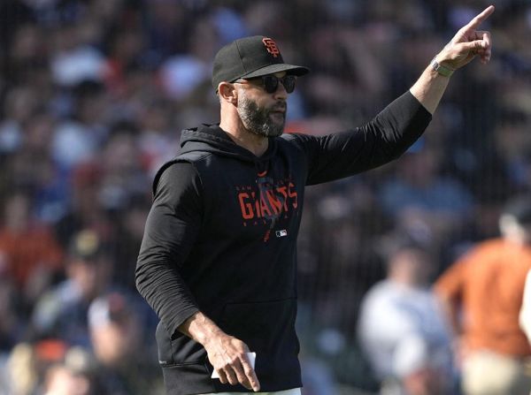 MLB》搭地铁战胜墨西哥塞车潮？　巨人教头不跟大队走「结果最晚到」