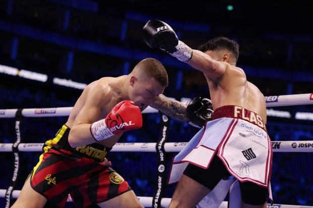 观看 Campbell Hatton 在 Joshua vs Franklin 卡上以像爸爸 Ricky 一样残酷的身体射击在第一轮 TKO 得分