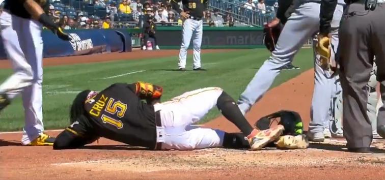 MLB》海盗主将本垒冲撞痛到起不来　队友在旁掀起板凳清空乱斗