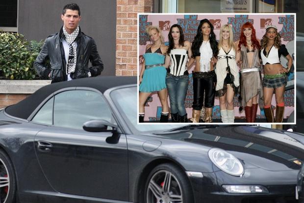 我是前 Man Utd 按摩师。Cristiano Ronaldo 以半价卖给我他的保时捷，因为我给他买了一个 Pussycat Doll 的号码