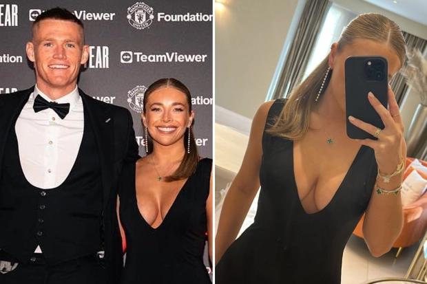 斯科特·麦克托米奈 (Scott McTominay) 迷人的女友卡姆 (Cam) 穿着优雅的黑色礼服加入了无胸罩俱乐部，获得了曼联年度最佳球员奖