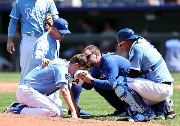 MLB》皇家左投被强袭球打中头部！　总教练：有血，但不知哪里来的