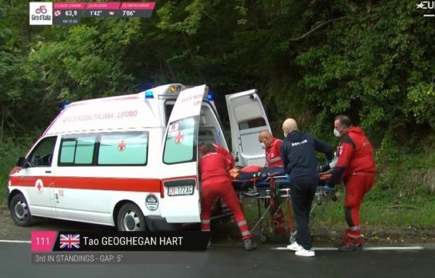 自行车明星 Tao Geoghegan Hart 在 Giro d'Italia 令人担忧的场面发生恐怖事故后被送往医院