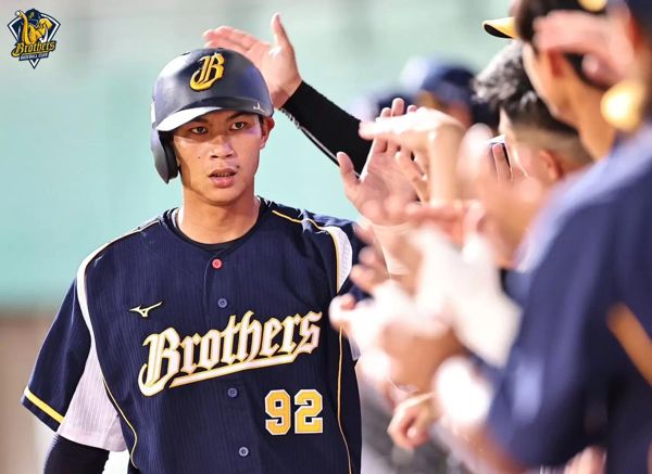 中职》差半步就完成完全打击！岳政华生涯百安却被队友遗忘　尬笑回应：算了