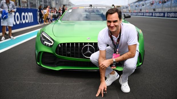罗杰·费德勒 (Roger Federer) 在 F1 迈阿密大奖赛白天将他误认为对手后，透露了球迷冷落的照片