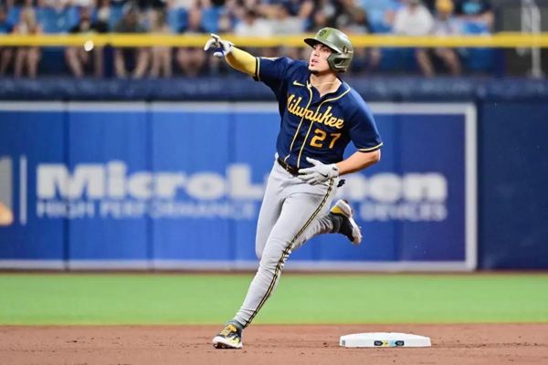 MLB》界外球请注意安全！　酿酒人主砲遭无情击中「正面视角曝」