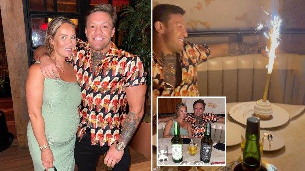 康纳·麦格雷戈 (Conor McGregor) 的生日庆祝活动中，UFC 偶像与怀孕的迪伊·德夫林 (Dee Devlin) 共度浪漫之夜，畅饮威士忌