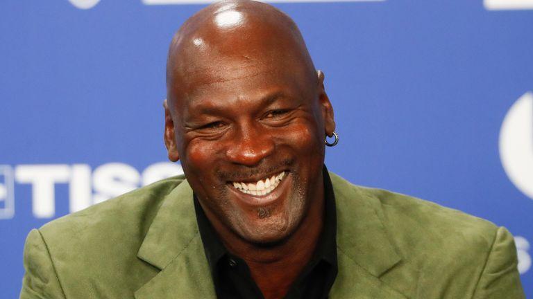 NBA 董事会批准迈克尔乔丹出售夏洛特黄蜂队