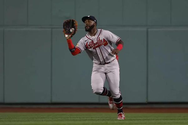 MLB》队友在拚全垒打王　勇士哈里斯奋力跳起没收大谷翔平第40轰