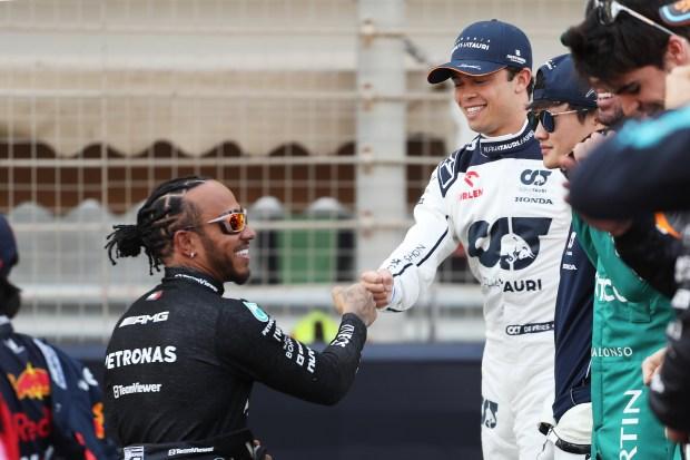 我是刘易斯·汉密尔顿 (Lewis Hamilton) 的 F1 替补学生，年收入超过 1.5 英镑……现在我在哈佛大学学习，正在做出巨大的改变