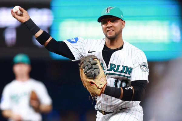 MLB》夺冠后隔10个月才收冠军戒　昔太空人2冠一垒手终于要拿到了！