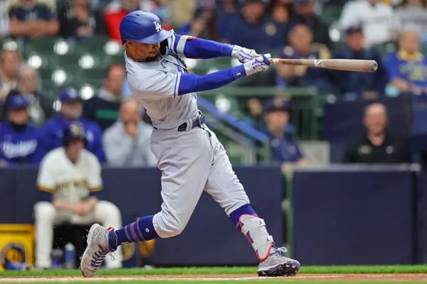 MLB》拿女儿名字换贝兹的一发全垒打　道奇球迷说到做到！