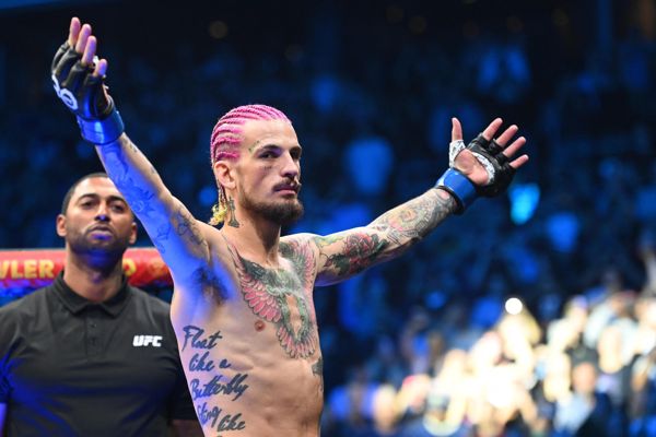 UFC明星在公开承认他有权欺骗妻子后被猛烈抨击为“恶心”，因为他“为一切付出了代价”