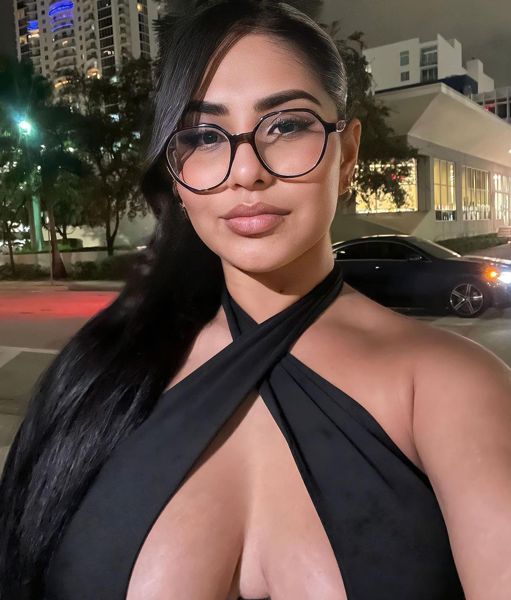夏奇拉保姆的女儿“因揭发他的作弊行为而被皮克解雇”现在在OnlyFans上……并利用明星的热门歌曲来鞭打裸体