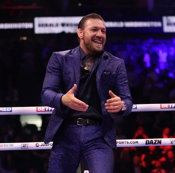 康纳·麦格雷戈 (Conor McGregor) 在观看训练剪辑后有望成功回归，成为 UFC 获奖最多的拳手