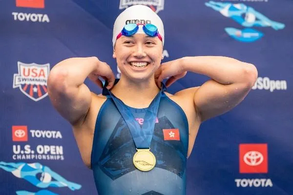 美国公开泳赛 何诗蓓连夺200自100蛙金牌