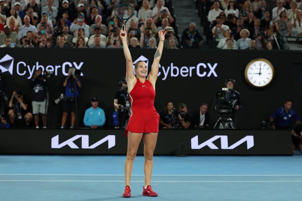 澳大利亚网球公开赛女子决赛因阿琳娜·萨巴伦卡完成背靠背冠军而被亲巴勒斯坦抗议者扰乱