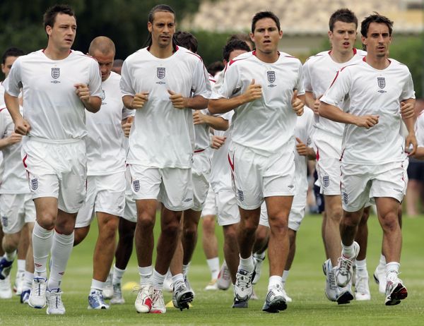 英格兰如何与兰帕德和内维尔一起参加今年夏天在英国举行的 35 岁以上世界杯