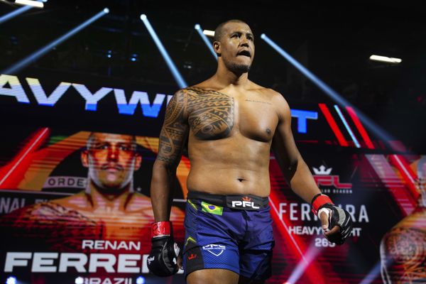 我是一名 6 英尺 8 英寸的 MMA 冠军……但我已经准备好帮助 Oleksandr Usyk 与 Tyson Fury 进行对打