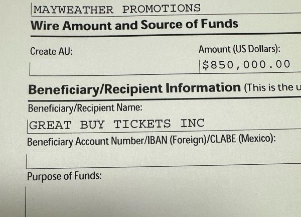 拳击传奇人物弗洛伊德·梅威瑟一天花费近 2000 万美元，炫耀超级碗门票……以及疯狂的税单