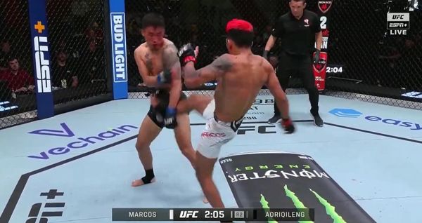 UFC Vegas 86 选手在疯狂打斗中出现四次非法动作后，睾丸严重受伤，被送往医院