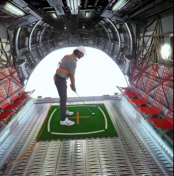汤米·弗利特伍德 (Tommy Fleetwood) 在 30,000 英尺高空的飞机上一杆进洞，这真是令人难以置信的时刻……但一切并不像看上去的那样