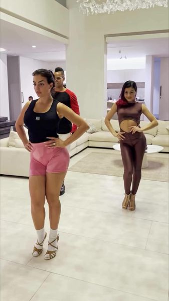 伊朗报纸删去了乔治娜·罗德里格斯著名的臀部后，她在舞蹈课上摇晃屁股