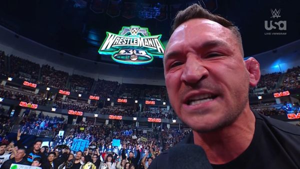 当 Conor McGregor 在 WWE Raw 直播中大喊时，UFC 粉丝说道：“这太酷了”