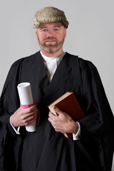 韦恩·鲁尼透露了他在妻子瓦加莎·克里斯蒂审判中的主要作用，并在案件接二连三地“申请大学学习法律”