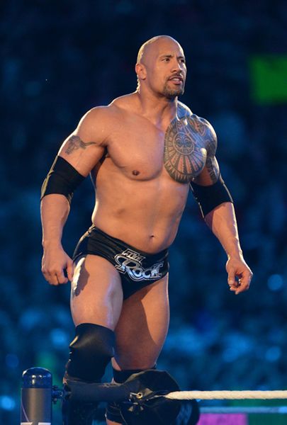 WWE 回归一周后，巨石强森遭到粉丝残酷嘘声，观众在摔角狂热 40 之前转向传奇人物