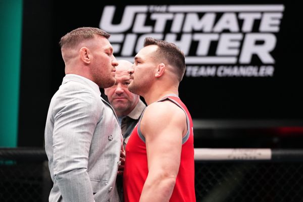 康纳·麦格雷戈 (Conor McGregor) 激动地请求 UFC 预定 6 月 29 日回归，与达纳·怀特 (Dana White) 的公开争吵仍在继续