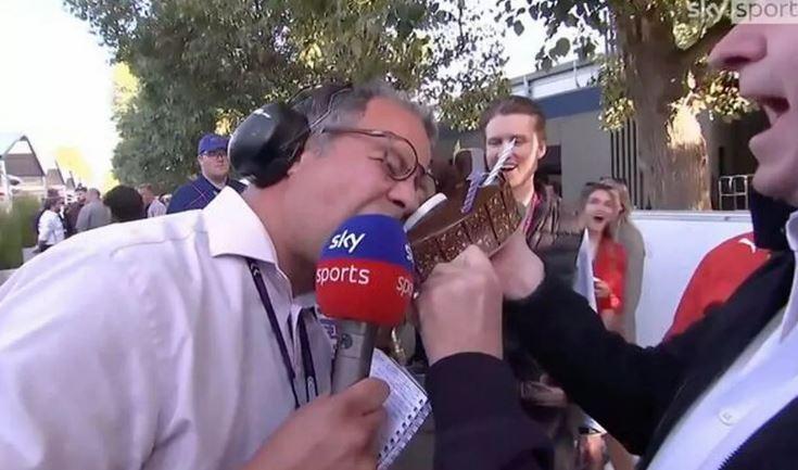 澳大利亚大奖赛期间，天空体育 F1 传奇人物泰德·克拉维茨 (Ted Kravitz) 被蛋糕覆盖，法拉利工程师试图在电视直播中亲吻他