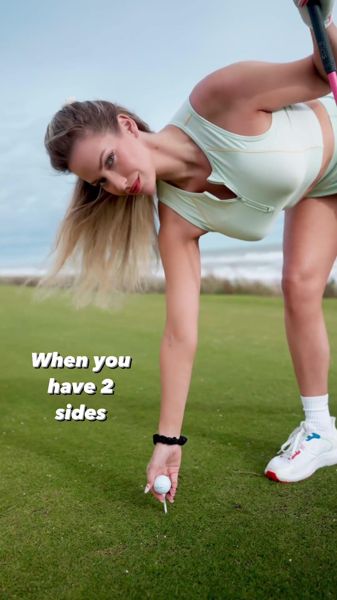 佩奇·斯皮拉纳克 (Paige Spiranac) 身穿紧身高尔夫套装，不戴胸罩，然后脱下蓬松的比基尼上衣