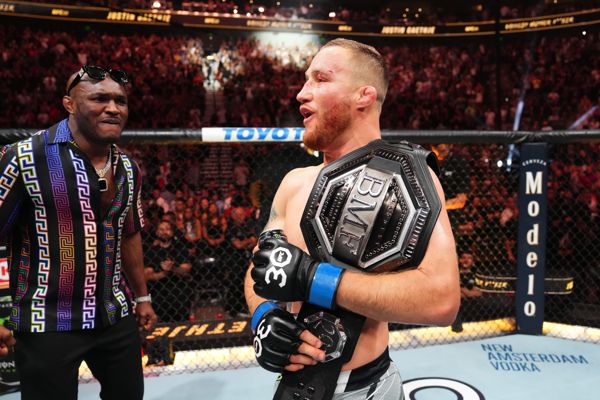 UFC 300 明星贾斯汀·加瑟基 (Justin Gaethje) 在与达纳·怀特 (Dana White) 制作的马克斯·霍洛威 (Max Holloway) 进行 BMF 冠军争夺战后并不打算“活着”