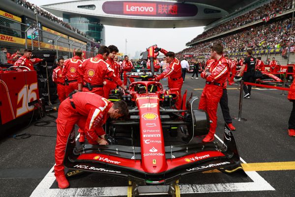 法拉利在迈阿密大奖赛上放弃 F1 赛车标志性的红色涂装，采用“新鲜且意想不到的颜色”