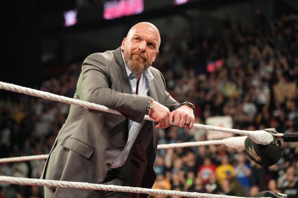 Triple H 说“我们来谈谈吧”，WWE 老板调侃摔角狂热将发生重大变化，粉丝们恳求“给人们他们想要的东西”