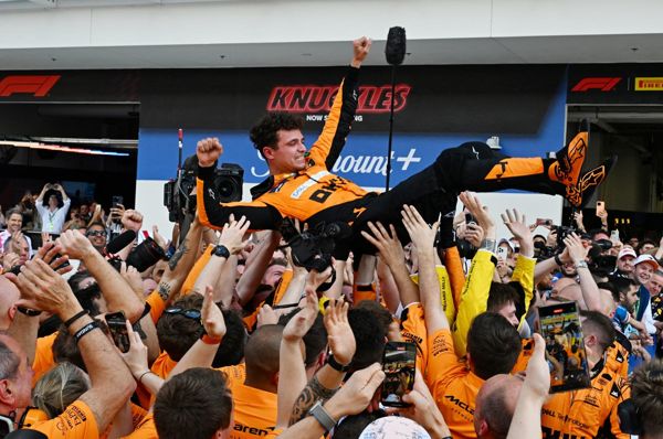 兰多·诺里斯 (Lando Norris) 在迈阿密击败冠军马克斯·维斯塔潘 (Max Verstappen)，赢得他的首座 F1 大奖赛