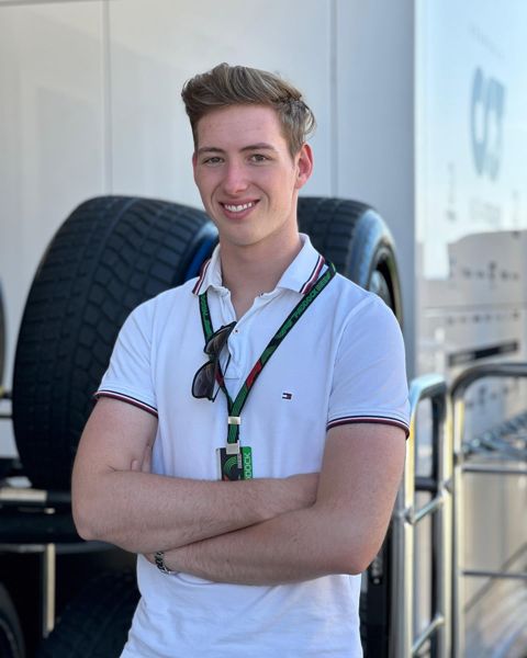 来认识一下鲜为人知的“第四位舒马赫”大卫，22 岁，F1 偶像迈克尔的侄子，在与魅力车手瓦格的比赛中开辟自己的道路
