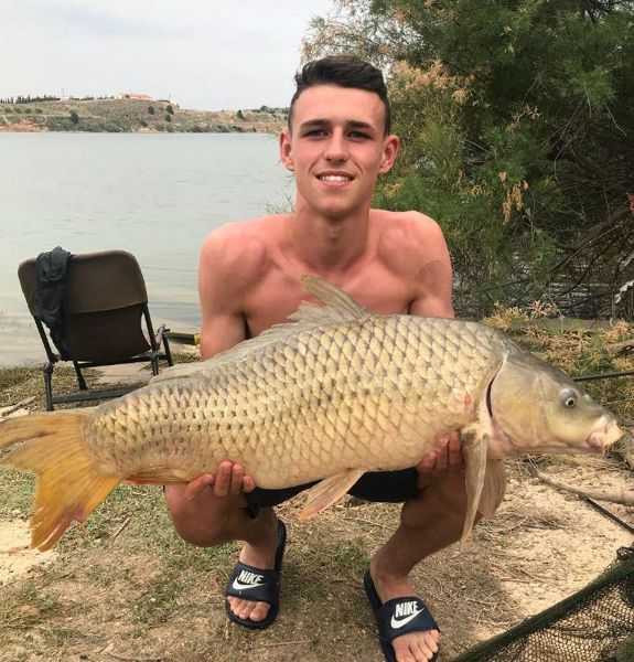曼城球星菲尔·福登对钓鱼的热爱透露了他最想带哪位足球运动员下湖
