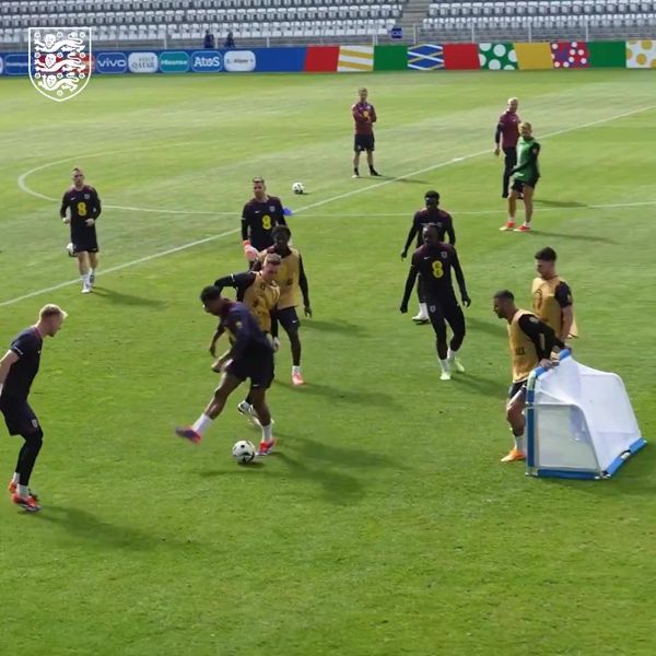 裘德·贝林厄姆在 2024 年欧洲杯训练中的流畅技巧视频曝光后，英格兰球迷表示“他是一切的关键”