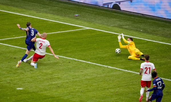 波兰 1 荷兰 2：韦格霍斯特成为英雄，前曼联球星在 2024 年欧洲杯揭幕战中替补进球