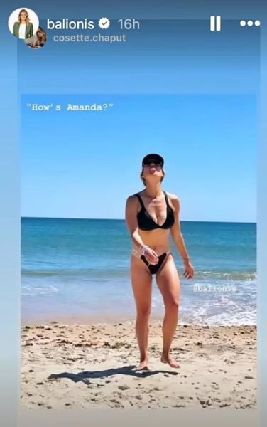 哥伦比亚广播公司 (CBS) 明星阿曼达·巴利奥尼斯 (Amanda Balionis) 穿着小比基尼在海滩上看起来很性感，因为她怀念罗里·麦克罗伊 (Rory McIlroy) 的美国公开赛心痛