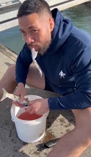 泰森·富里的队友约瑟夫·帕克分享了自己吃生鱼的视频后，粉丝们感到恶心