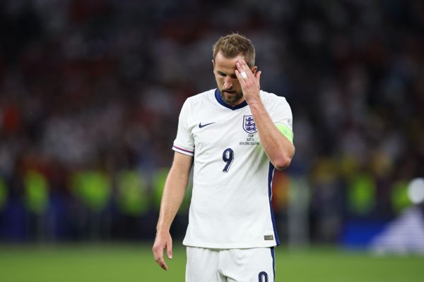 英格兰队在 2024 年欧洲杯决赛中输给“超级冠军”，欧洲对此做出反应，哈里·凯恩被《队报》给予残酷的 3/10 评分