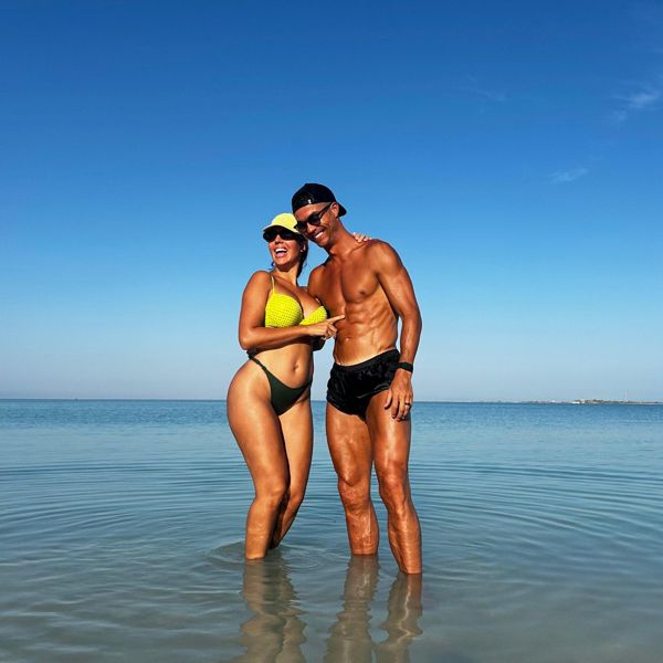 克里斯蒂亚诺·罗纳尔多 (Cristiano Ronaldo) 在 2024 年欧洲杯心碎后与乔治娜·罗德里格斯 (Georgina Rodriguez) 一起前往海滩享受暑假