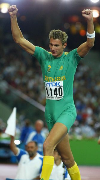 前奥运明星雅克·弗雷塔格在南非被枪杀，尸体被扔在墓地旁的田野里