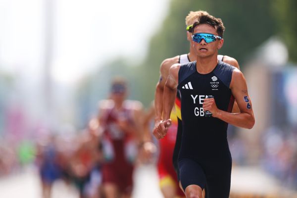 在亚历克斯·易 (Alex Yee) 史诗般的复出和赛艇完赛后，英国队在巴黎奥运会上 15 分钟内赢得两枚金牌